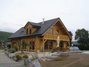 Zrubový dvojpodlažný dom Henrieta
