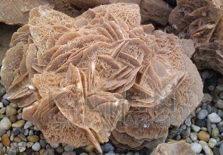 Púštna ruža - okrasný kusový kameň